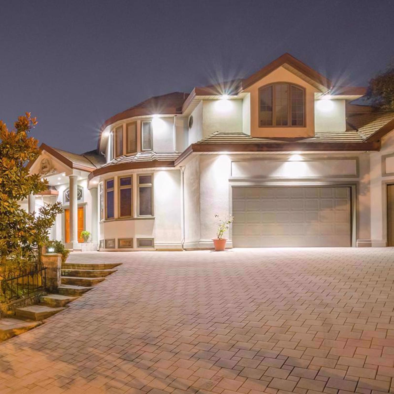 Feit A21 E26 (Medium) LED Bulb Adjustable White 200 Watt Equivalence 1 pk