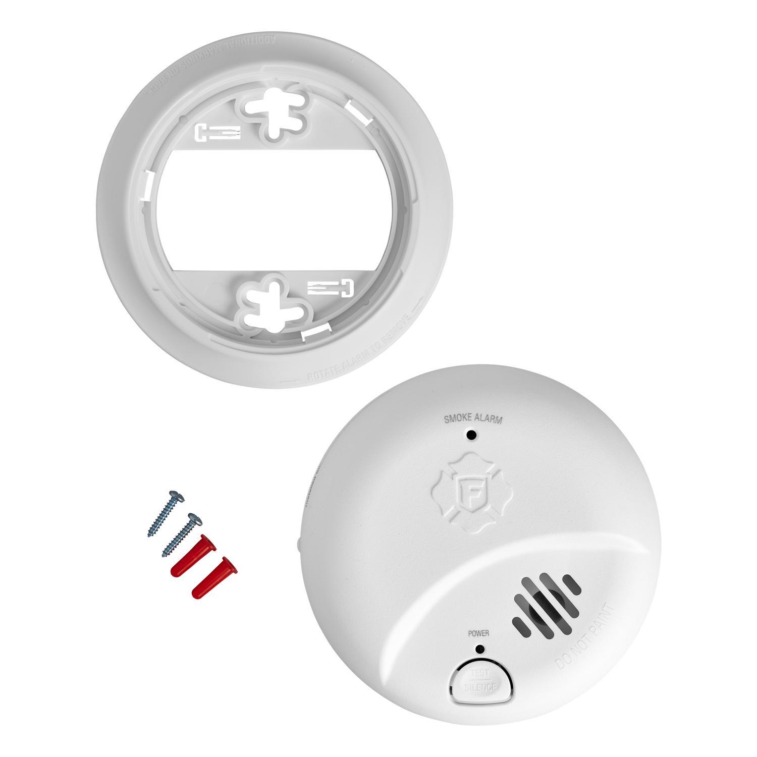 First Alert 10 Year Battery-Powered Ionization Smoke Detector 1 pk
