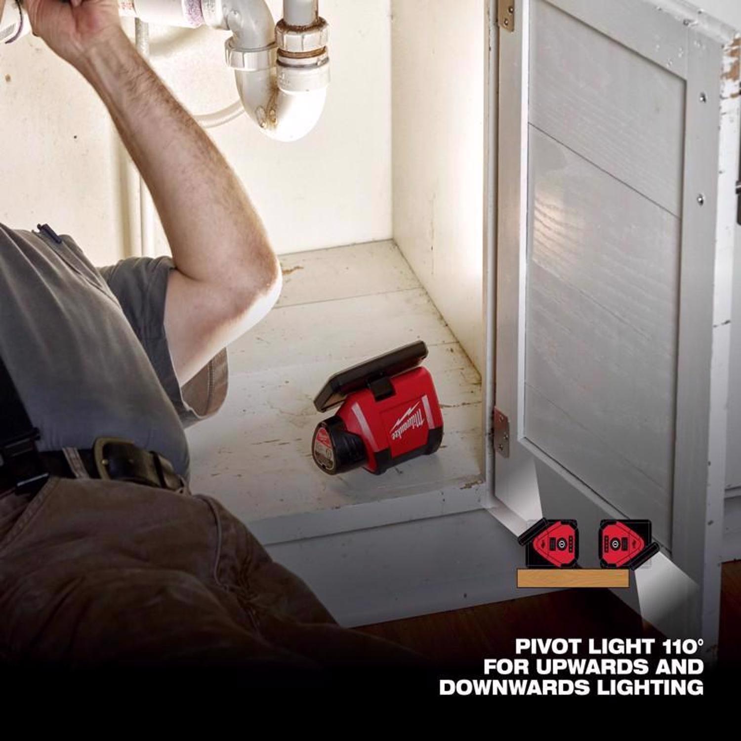 Milwaukee M12 Rover 700/250 lm LED Rechargeable Handheld Flood Light