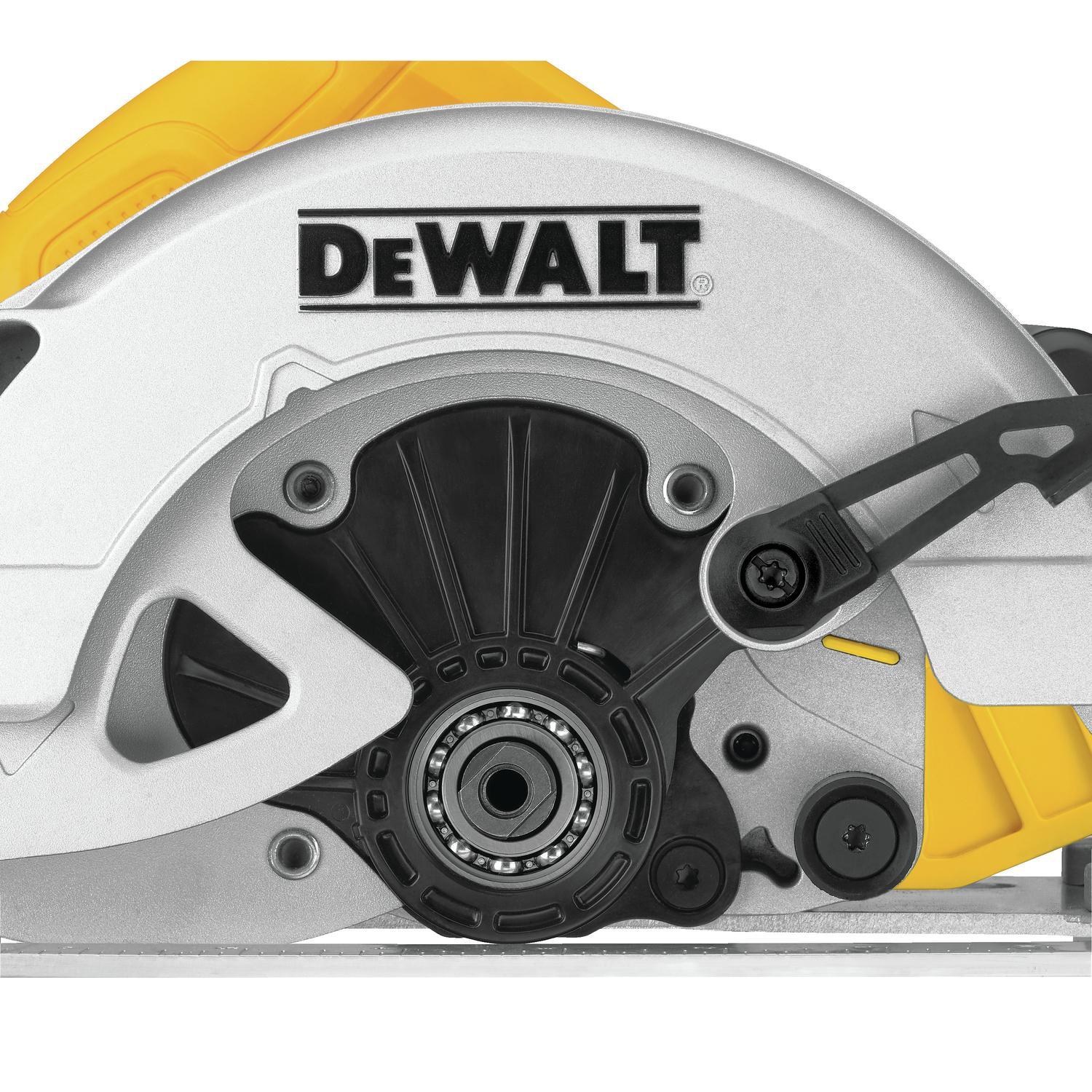 DeWalt 15 amps 7-1/4 in. Corded Lightweight Circular Saw