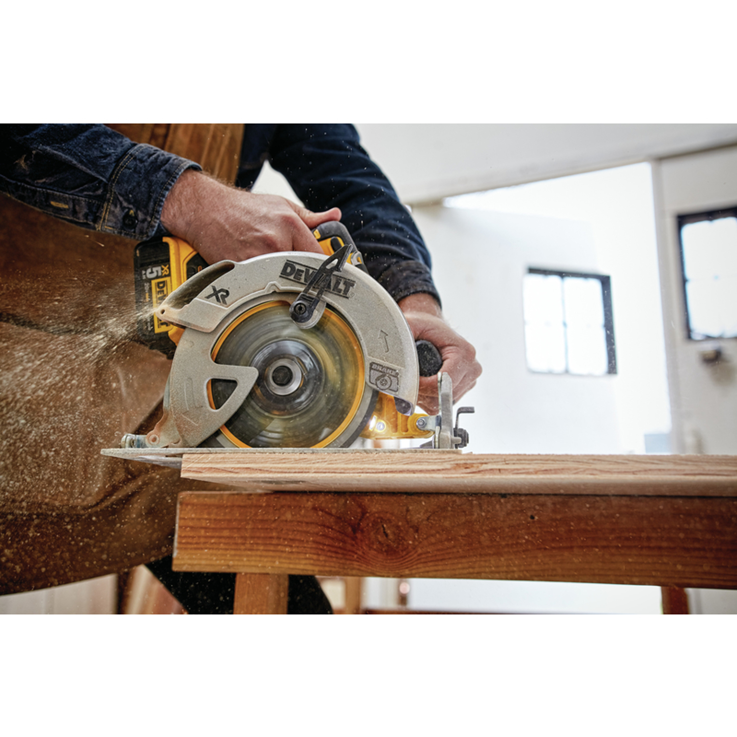 DeWalt 20V MAX XR 20 V 7-1/4 in. Cordless Brushless Circular Saw Tool Only