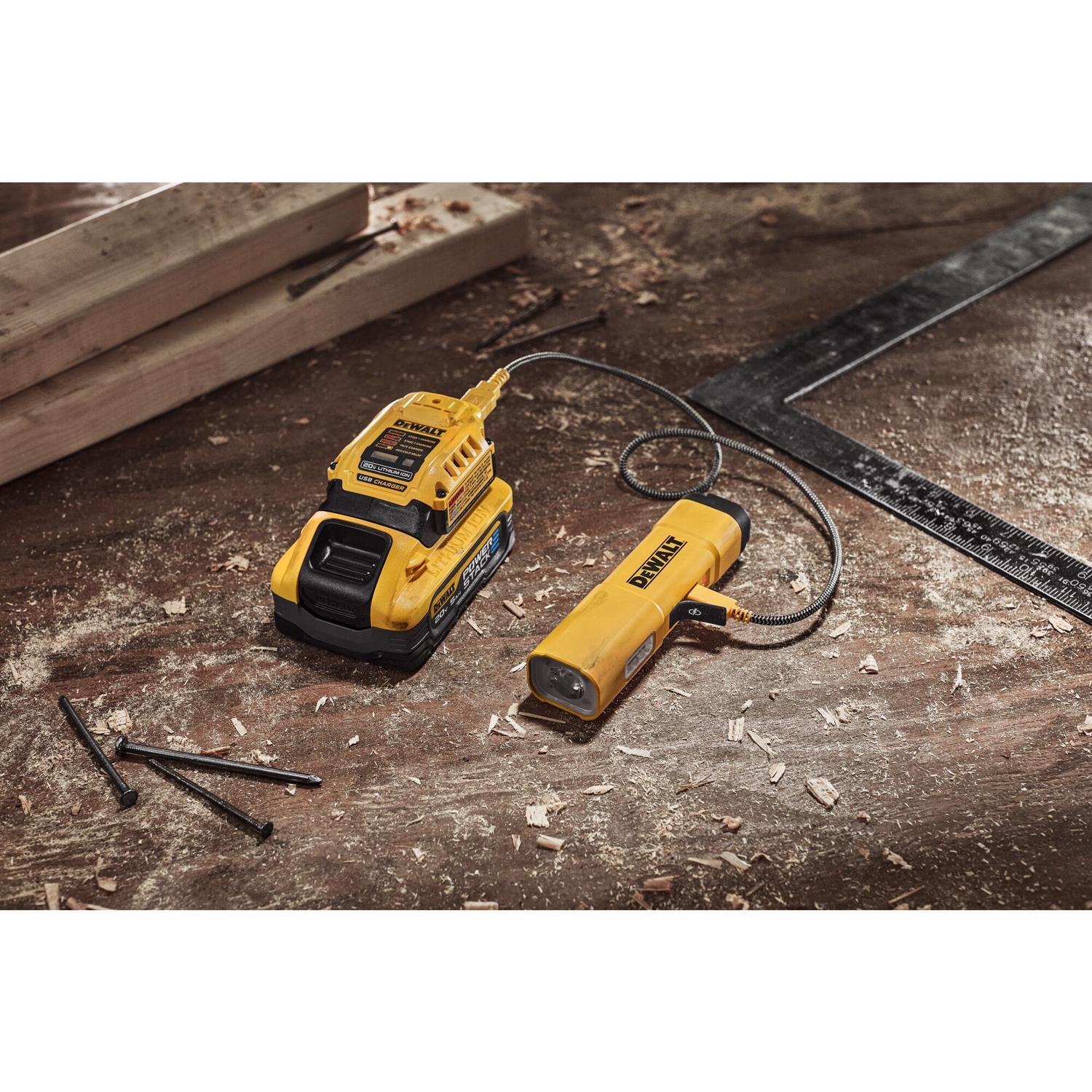 DeWalt 1000 lm Black/Yellow LED USB Flashlight