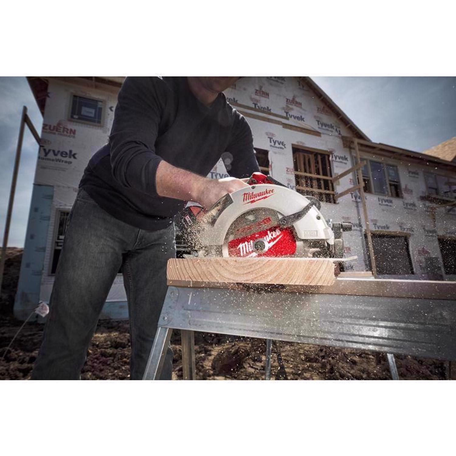Milwaukee M18 7-1/4 in. Cordless Brushless Circular Saw Tool Only