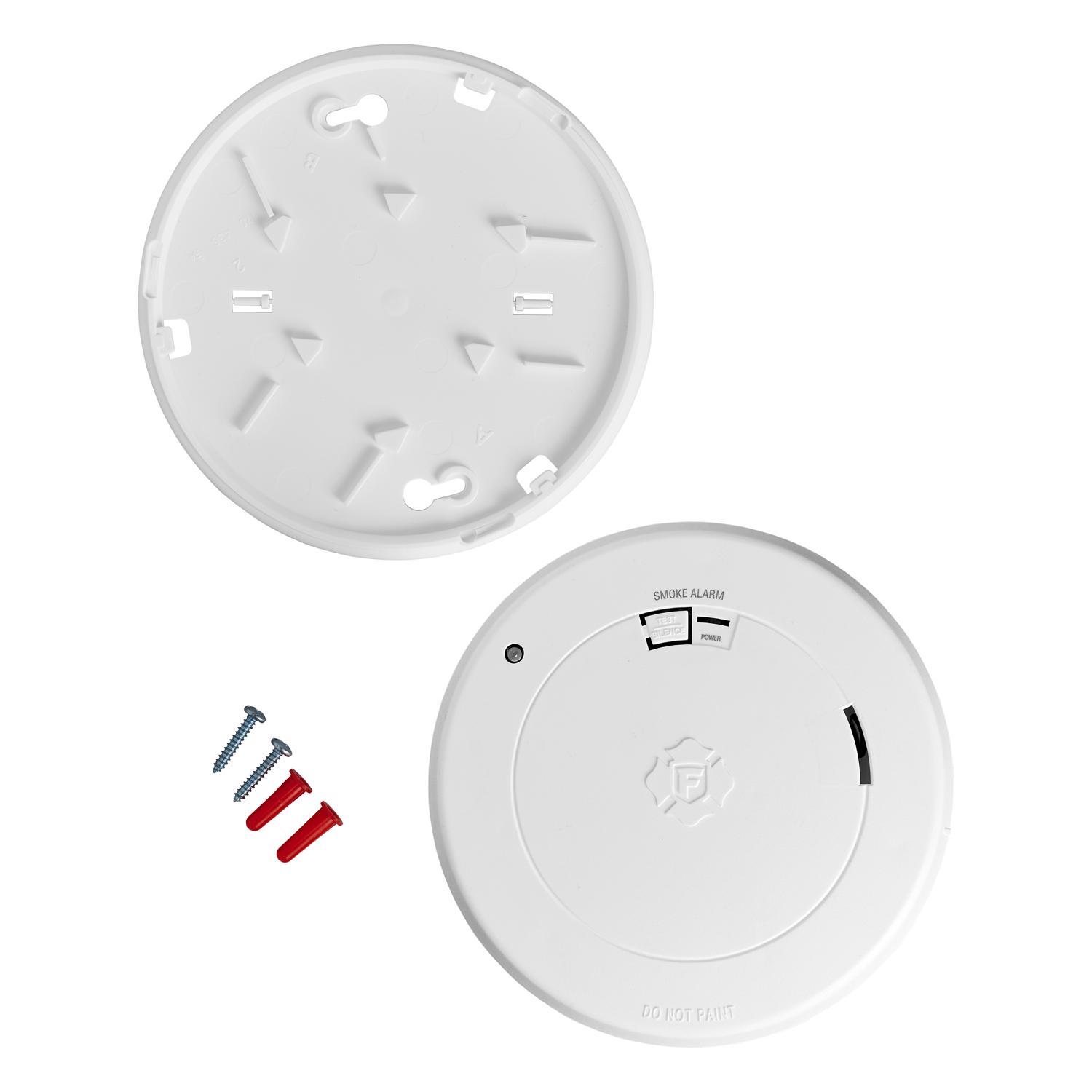 First Alert 10 Year With Path Light Battery-Powered Photoelectric Smoke Detector 1 pk