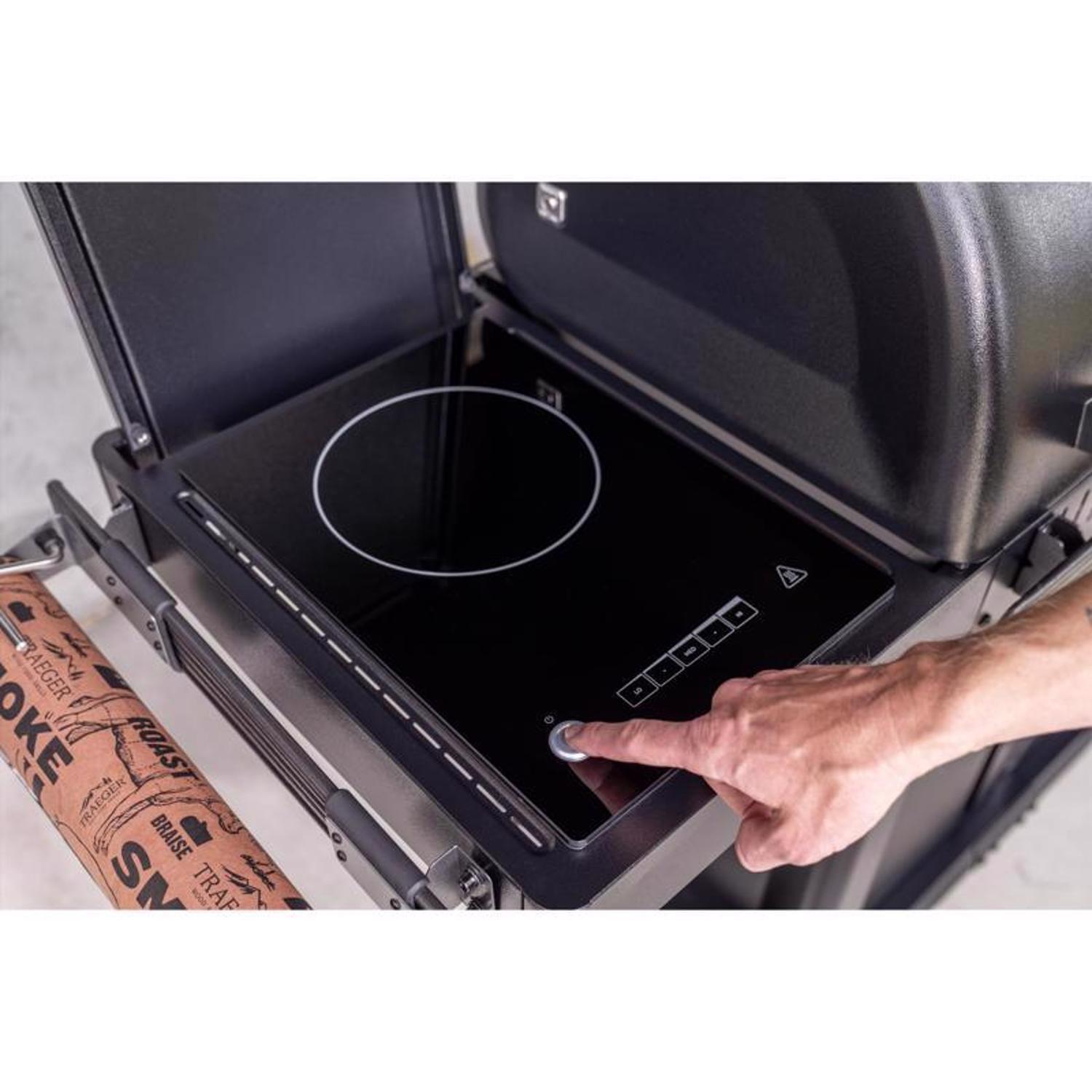 Traeger Woodridge Elite Wood Pellet WiFi Grill Black