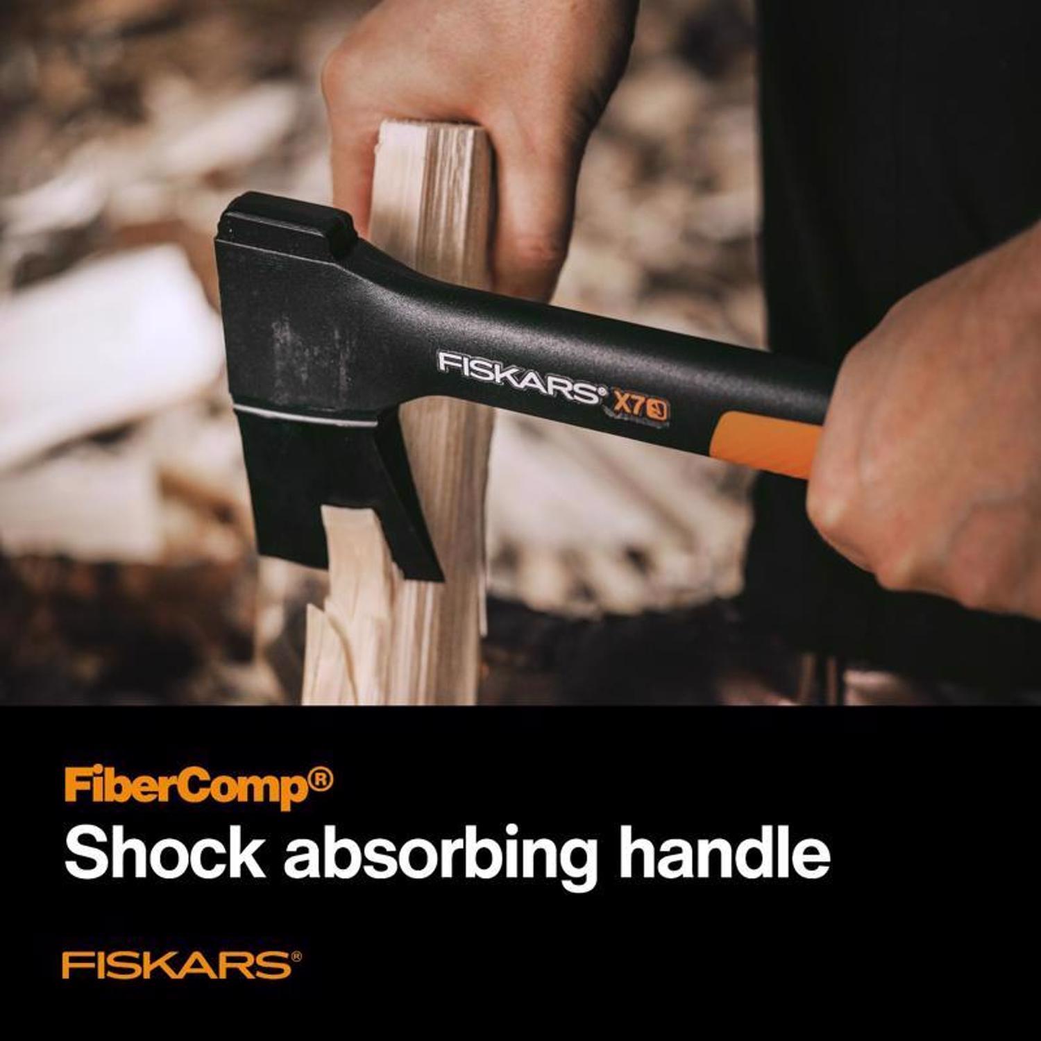 Fiskars X7 1.41 lb Single Bit Splitting Hatchet Fiberglass Handle
