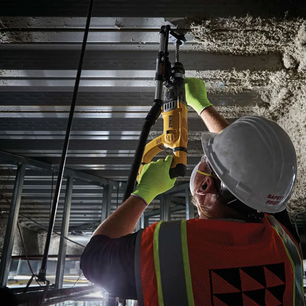 DeWalt 1-1/8-in. (29mm) Corded Electric SDS PLUS D-Handle Hammer Kit