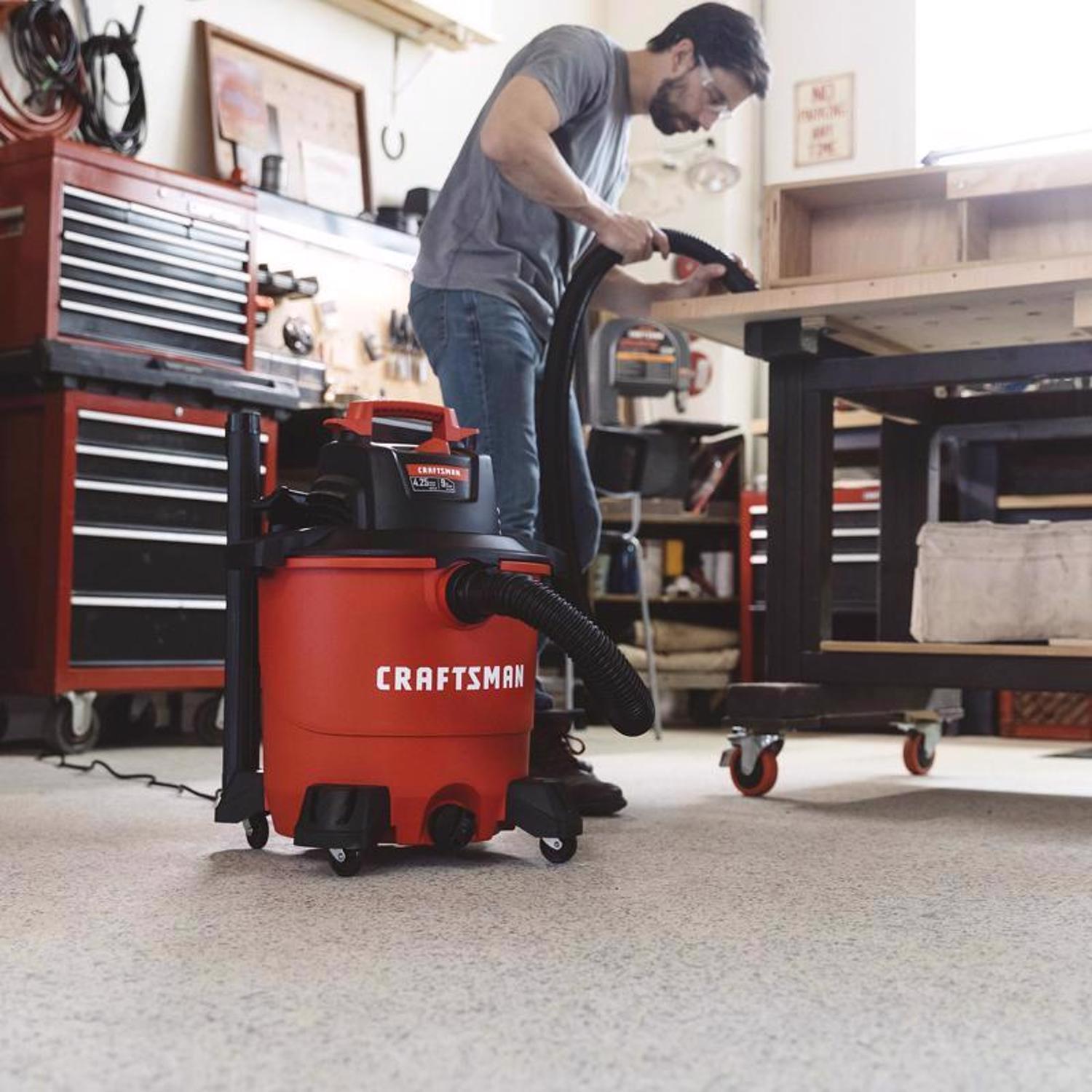 Craftsman 9 gal Corded Wet/Dry Vacuum 8.3 amps 120 V 4.25 HP