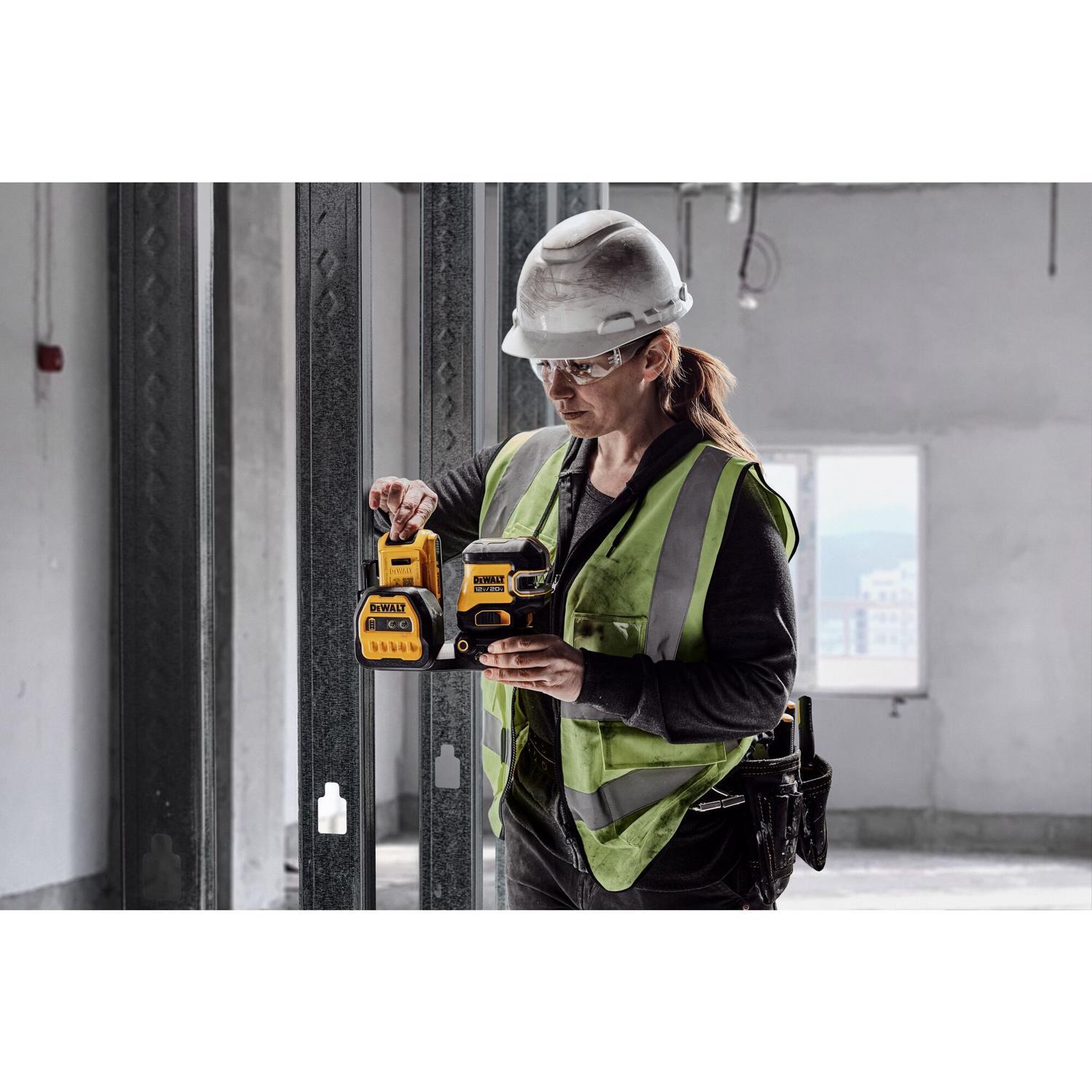DeWalt XR 5 beam Self Leveling Cross-Line Laser 4 pc