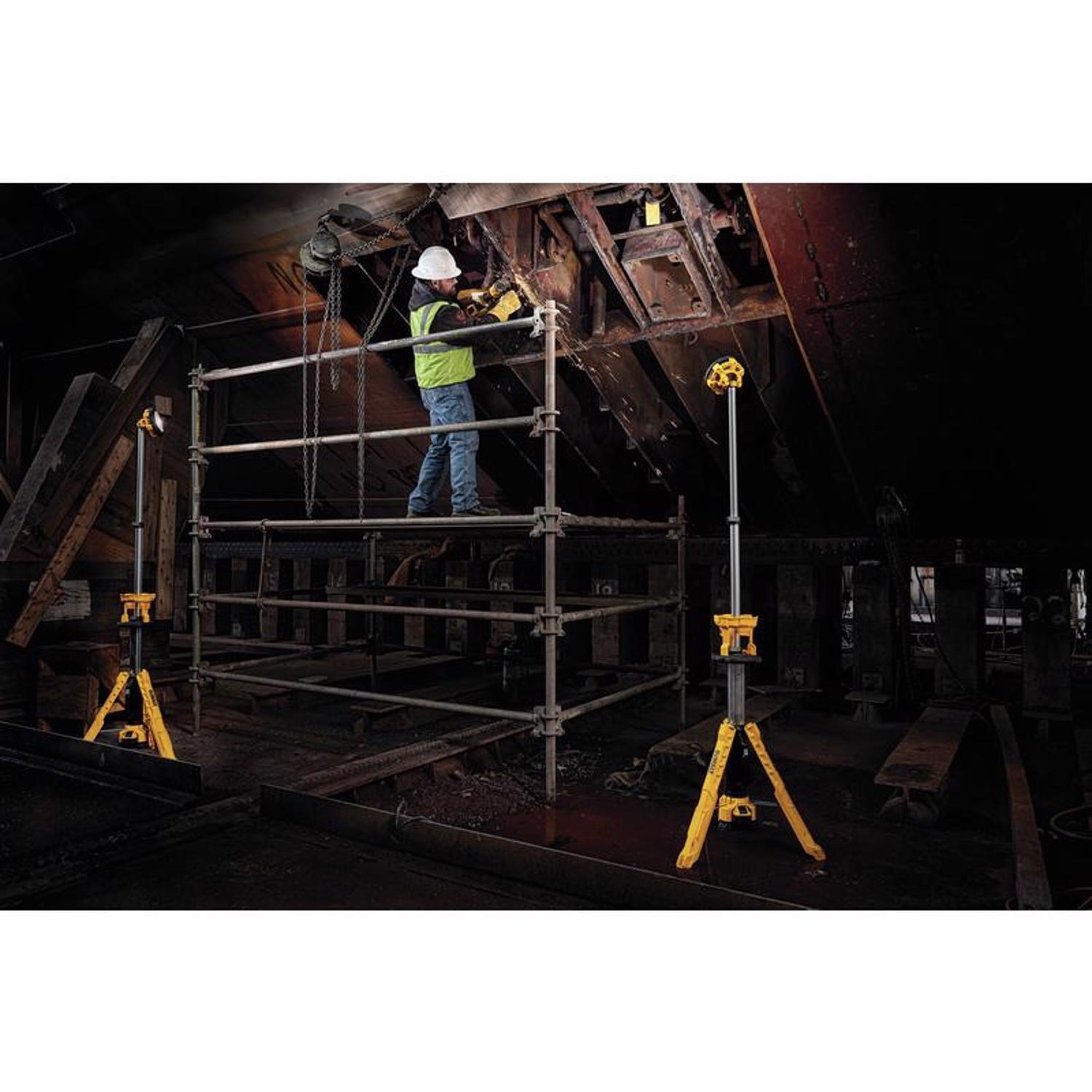 DeWalt 20V MAX 3,000 lm LED Battery Tripod Work Light