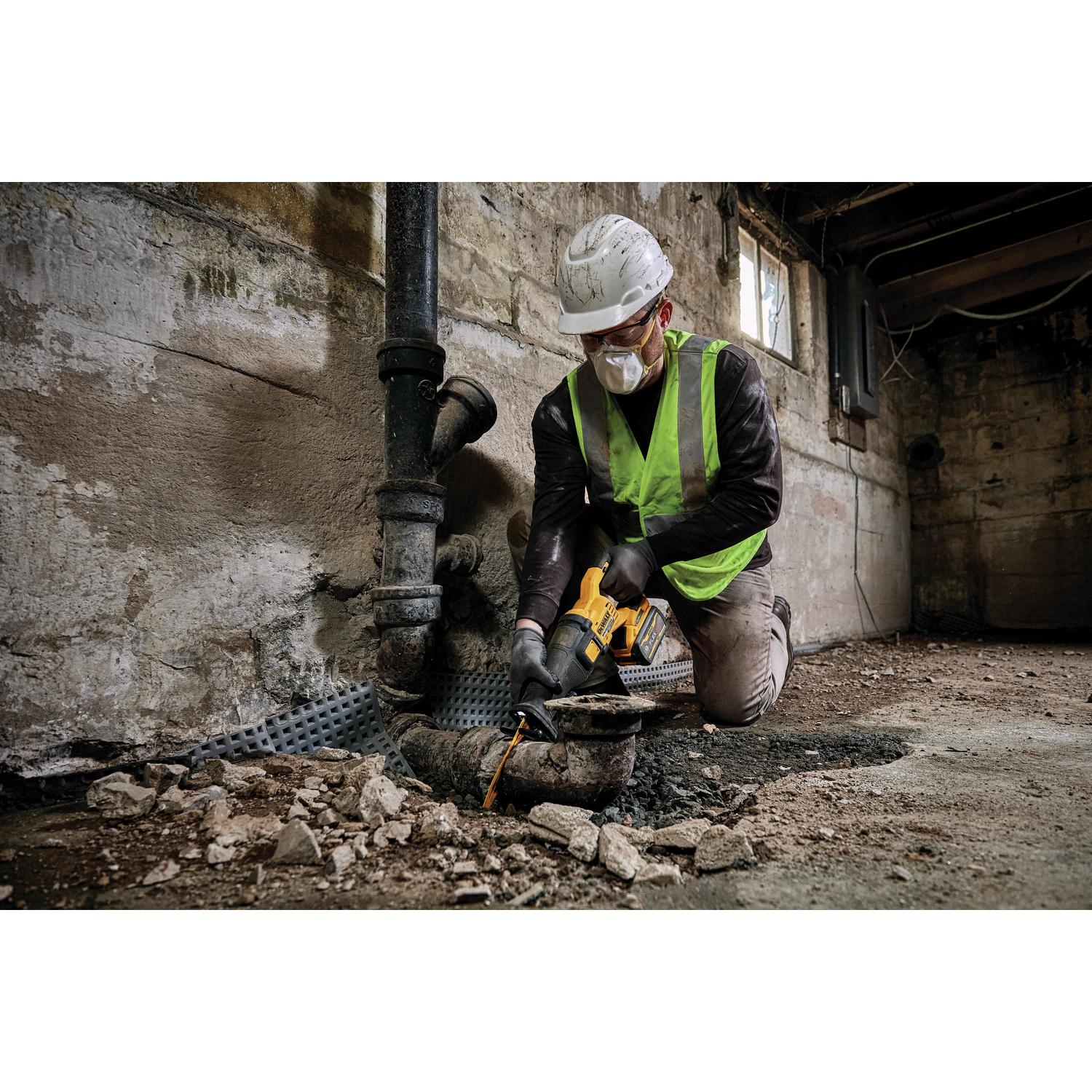 DeWalt 60V MAX FLEXVOLT Cordless Brushless Reciprocating Saw Kit (Battery & Charger)
