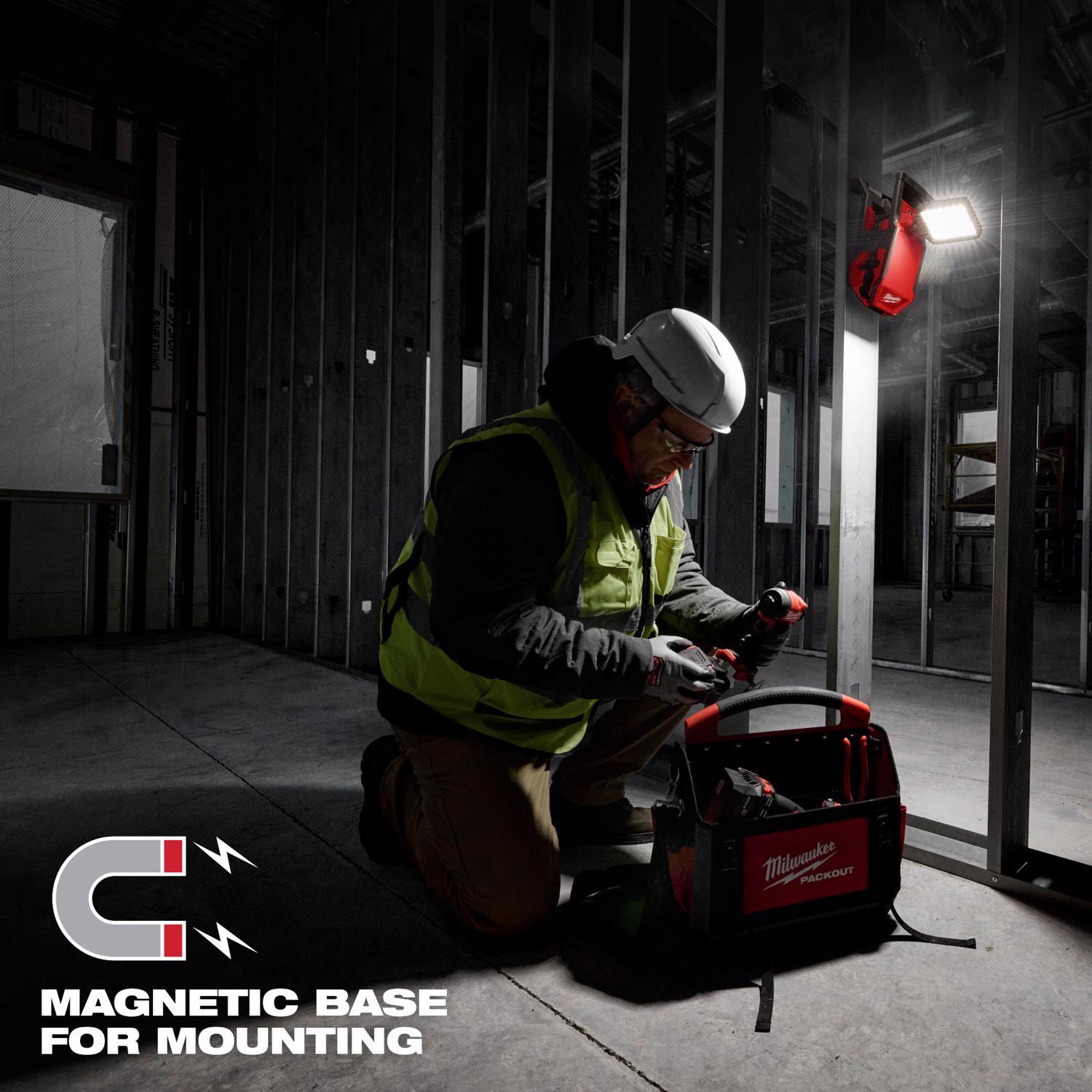 Milwaukee M18 Rover 2000 lm LED Battery Handheld Flood Light