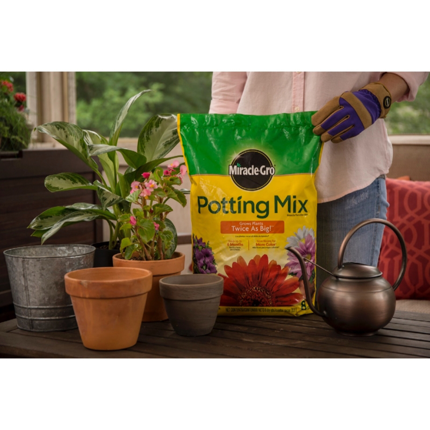 Miracle-Gro Flower and Plant Potting Mix 1 cu ft