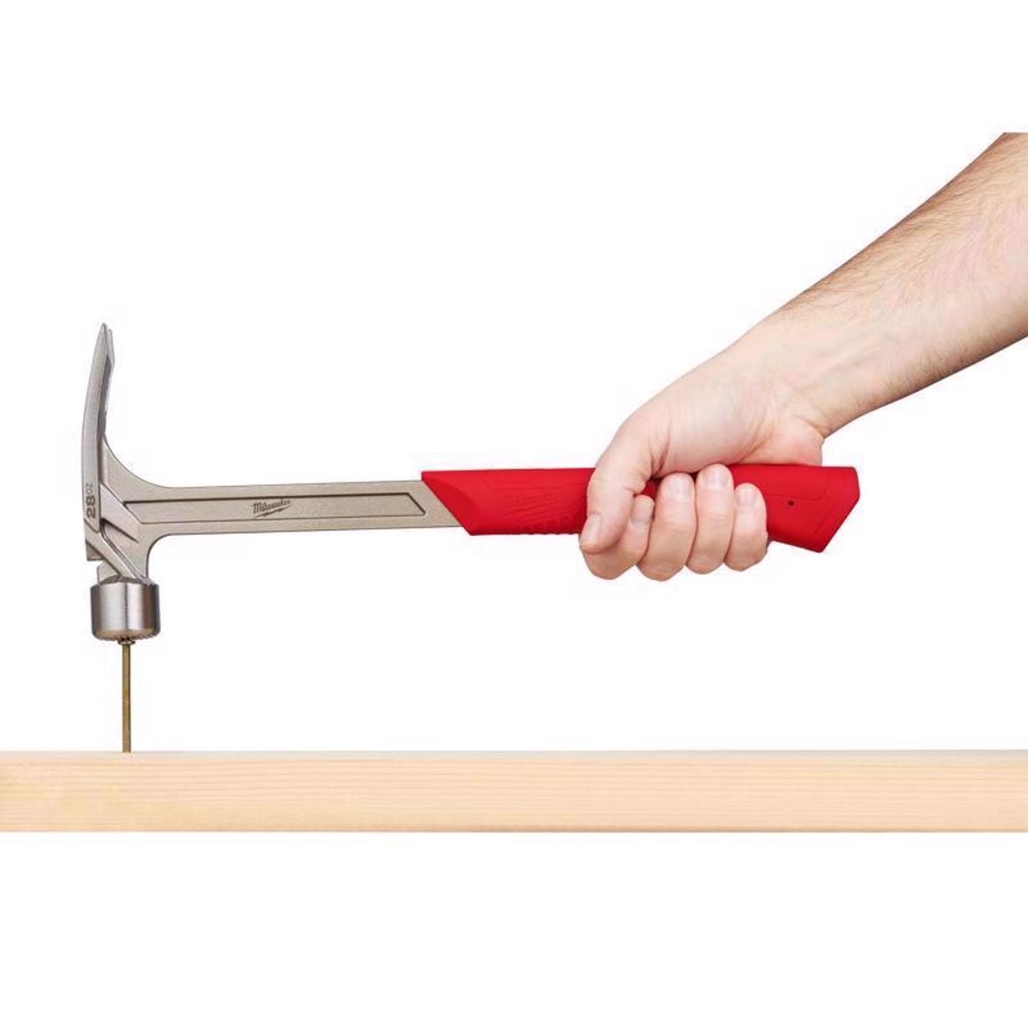 Milwaukee 28 oz Milled Face Framing Hammer 16 in. Fiberglass Handle