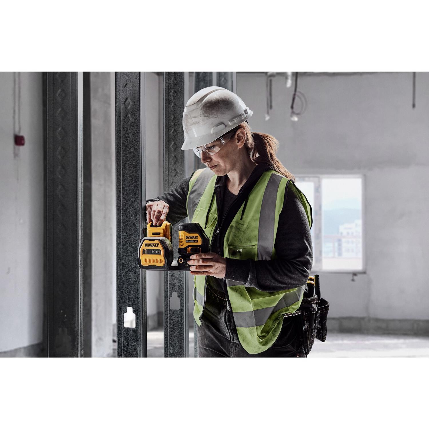 DeWalt XR 2 beam Self Leveling Cross-Line Laser 4 pc