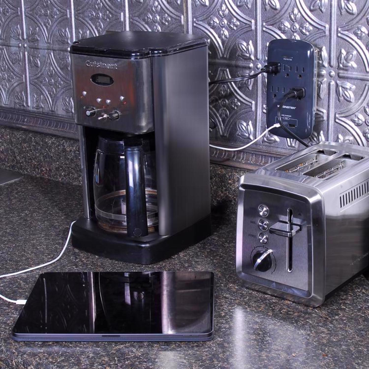 Monster Just Power it Up 0 ft. L 6 outlets Wall Tap Surge Protector w/USB Black 1200 J