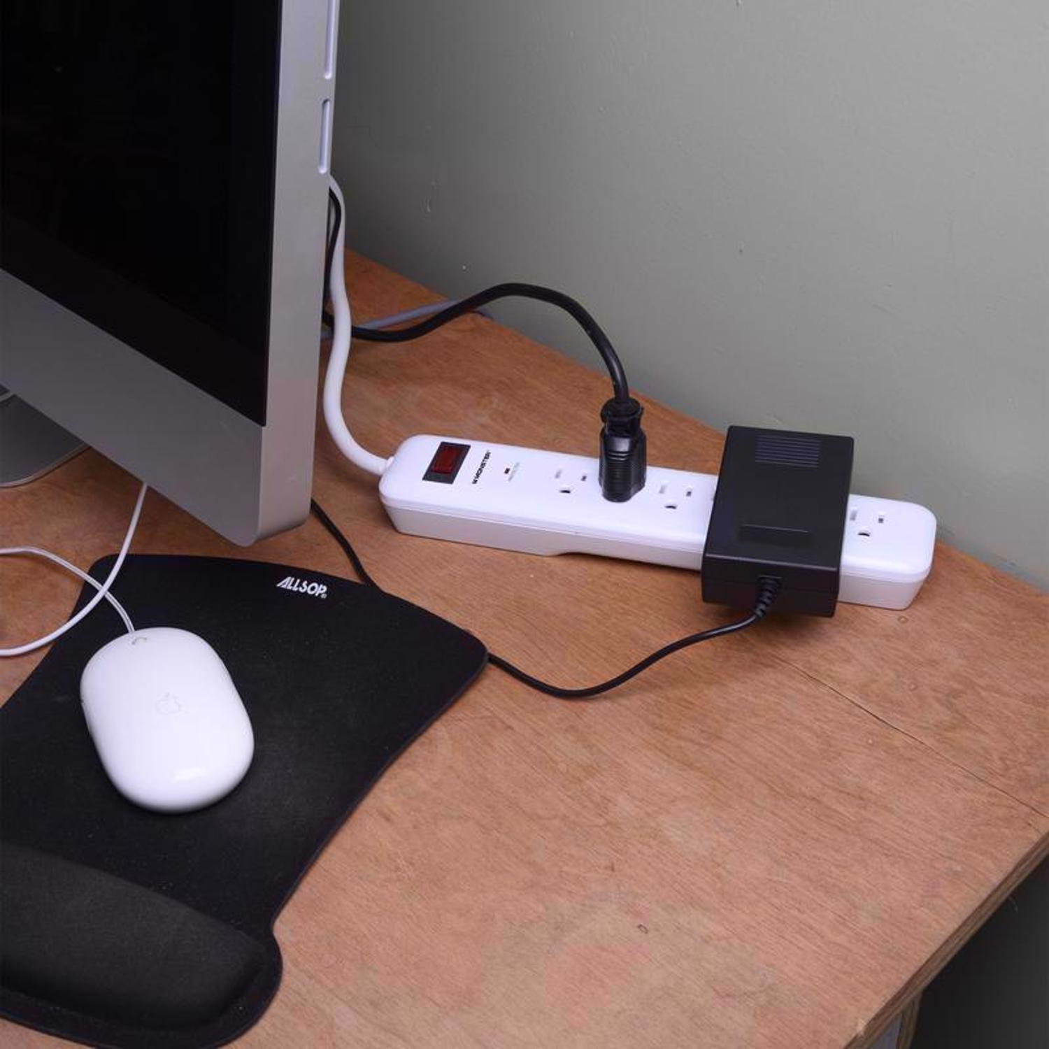 Monster Just Power It Up 15 ft. L 6 outlets Surge Protector White 1080 J