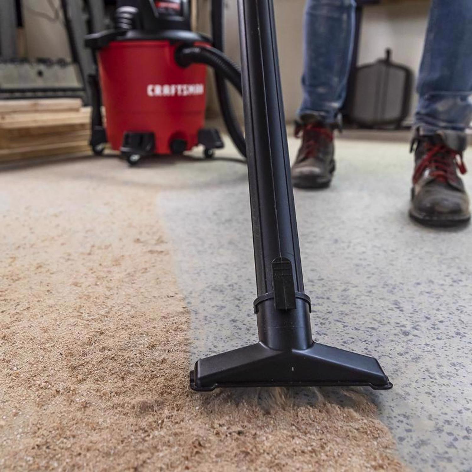 Craftsman 9 gal Corded Wet/Dry Vacuum 8.3 amps 120 V 4.25 HP