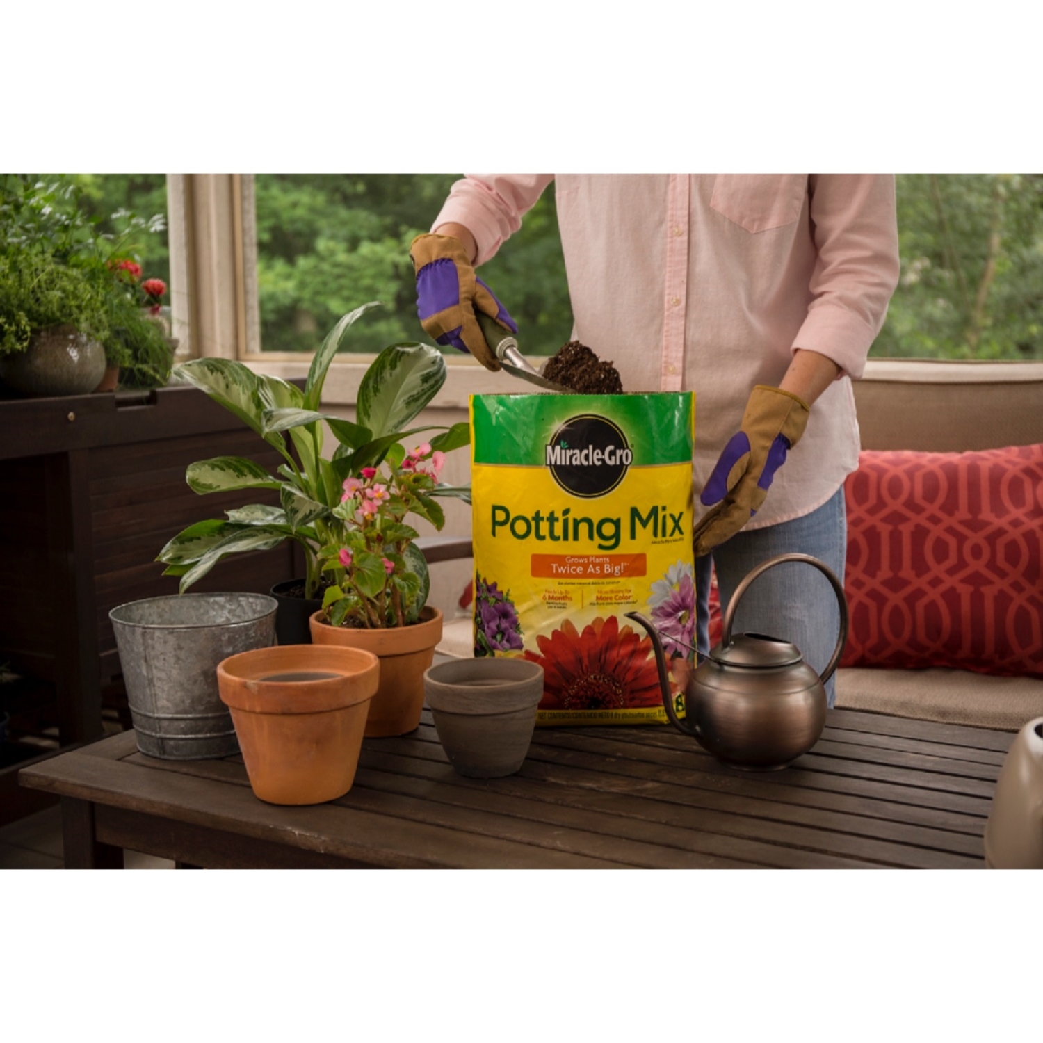Miracle-Gro Flower and Plant Potting Mix 1 cu ft