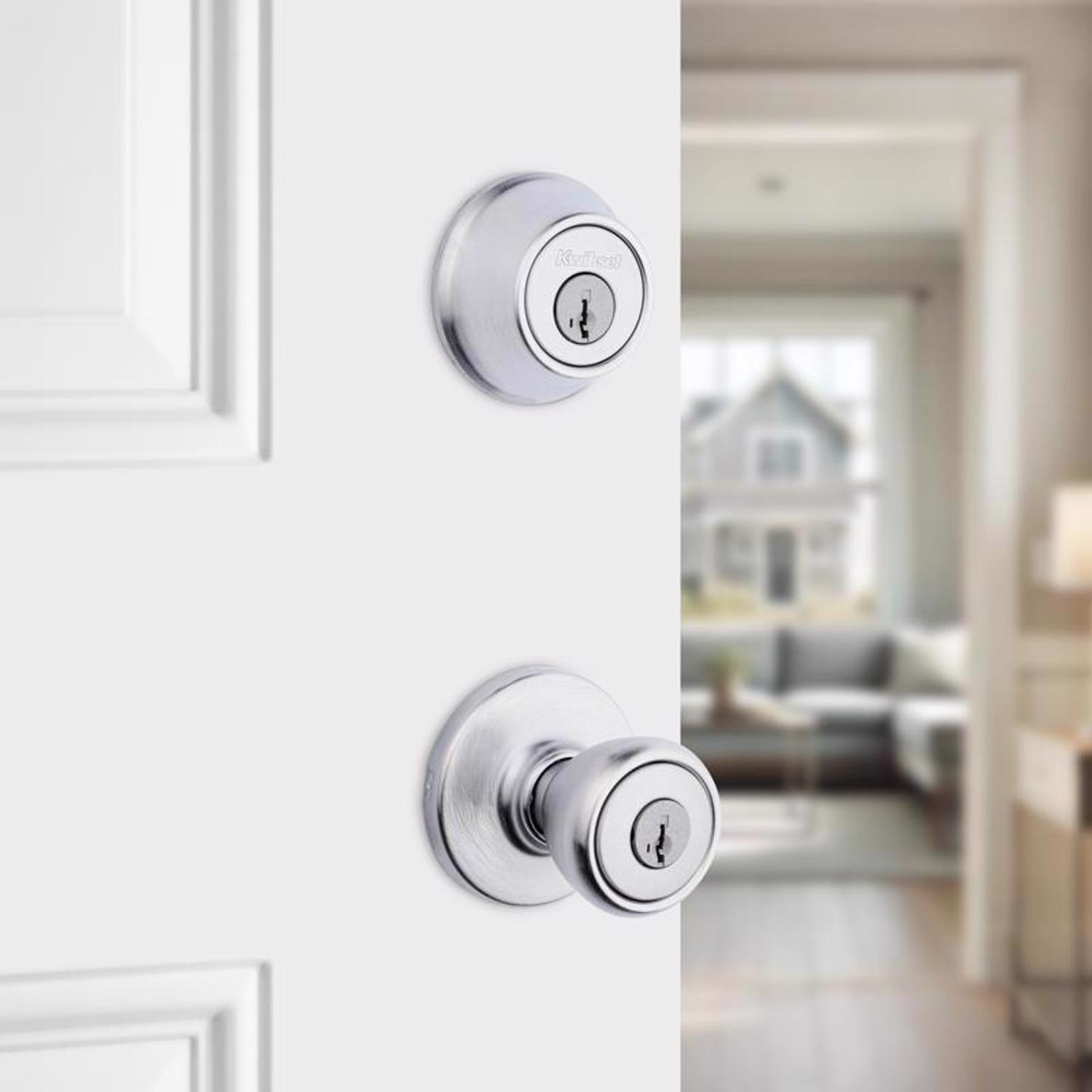 Kwikset Tylo Satin Chrome Deadbolt and Entry Door Knob 1-3/4 in.