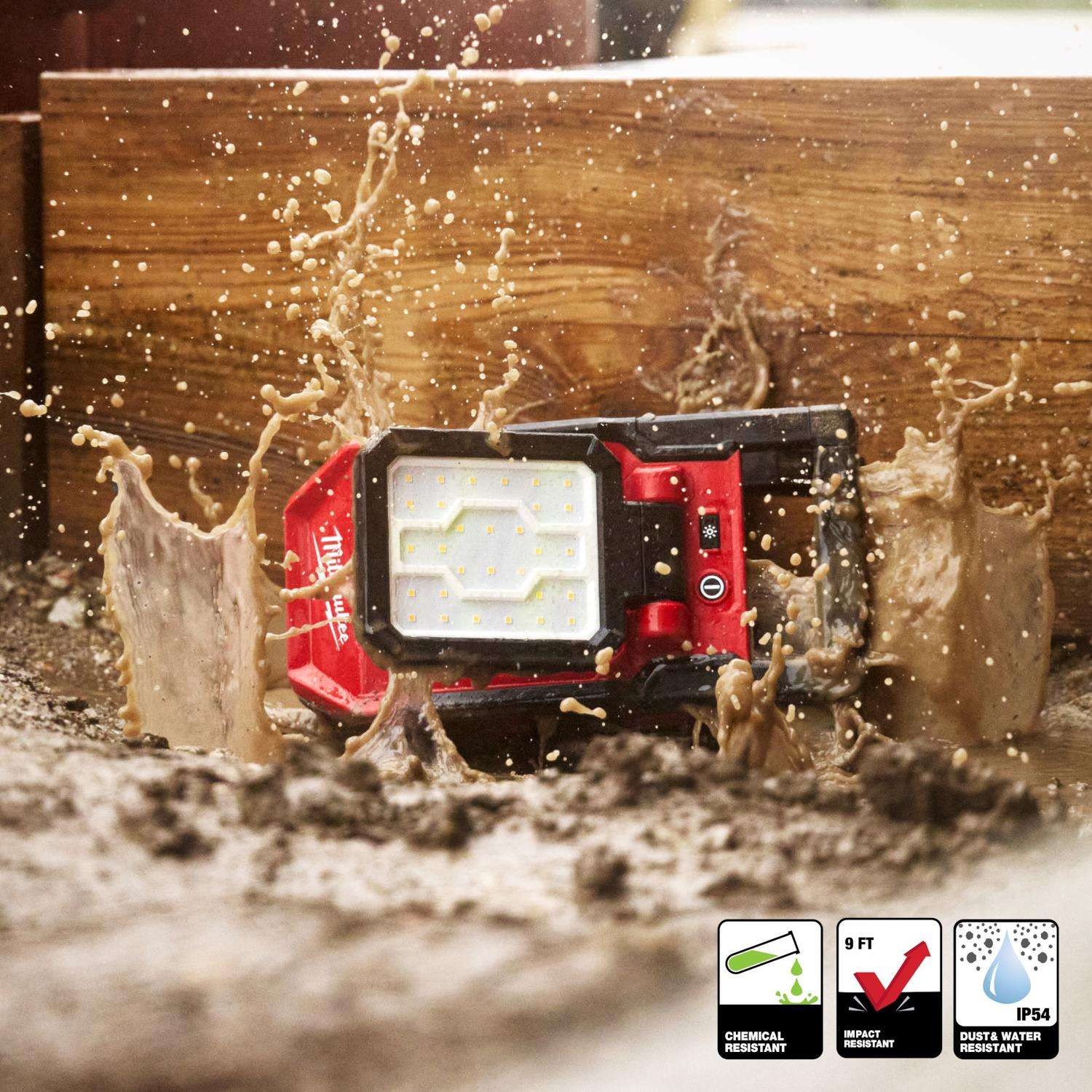 Milwaukee M18 Rover 2000 lm LED Battery Handheld Flood Light
