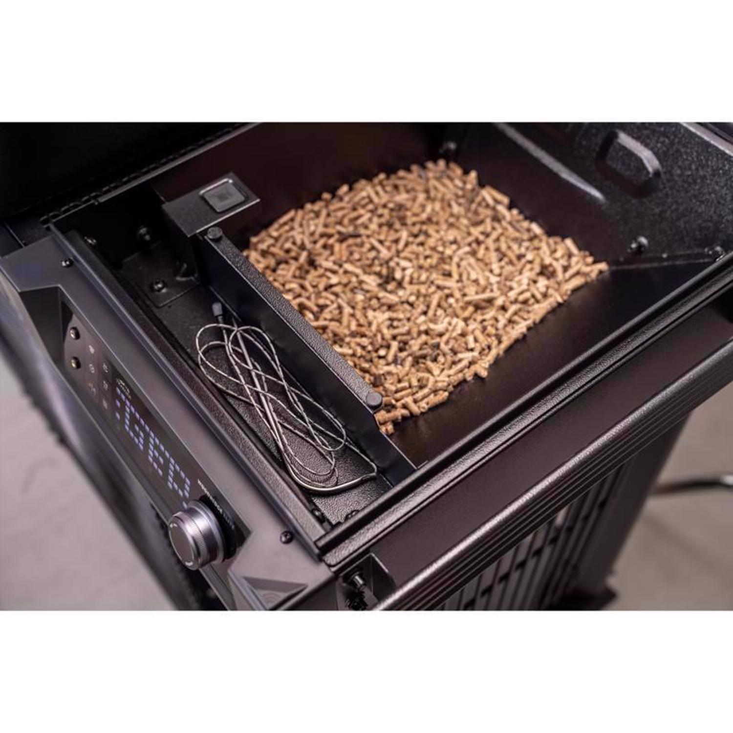 Traeger Woodridge Elite Wood Pellet WiFi Grill Black
