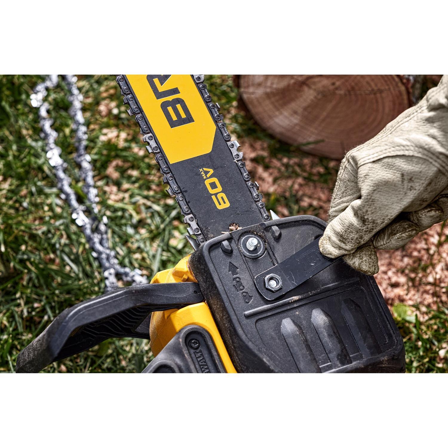 DeWalt 60V MAX DCCS672X1 18 in. 40.9 cc 60 V Battery Chainsaw Kit (Battery & Charger)
