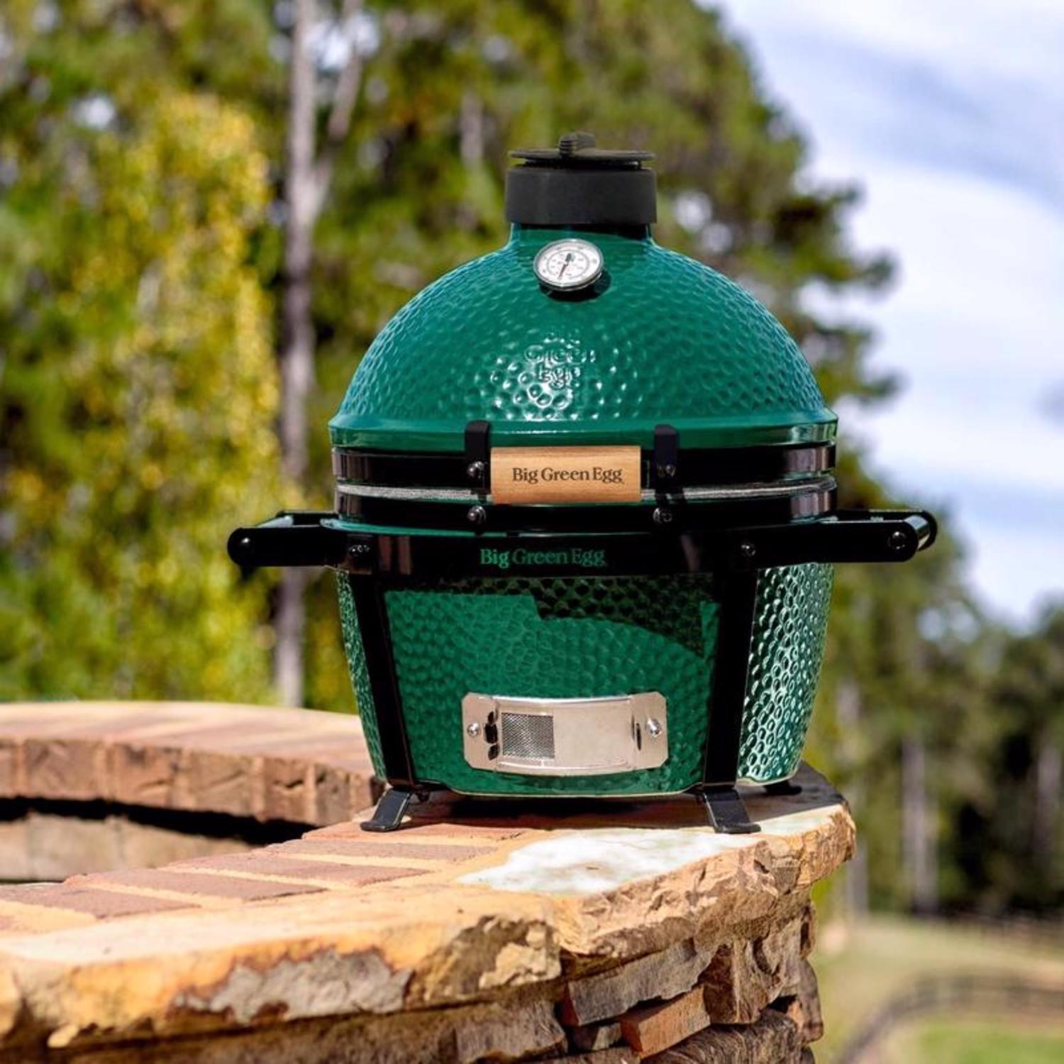 Big Green Egg 13 in. MiniMax Charcoal Kamado Grill and Smoker Green