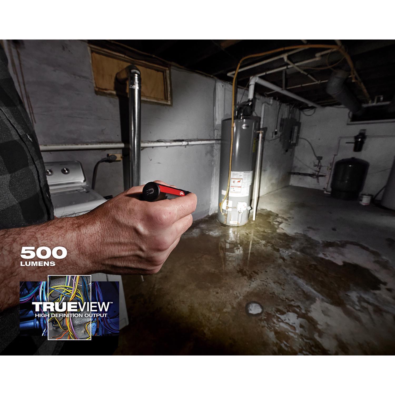 Milwaukee 500 lm Black/Red LED Rechargeable Rechargeable Flashlight