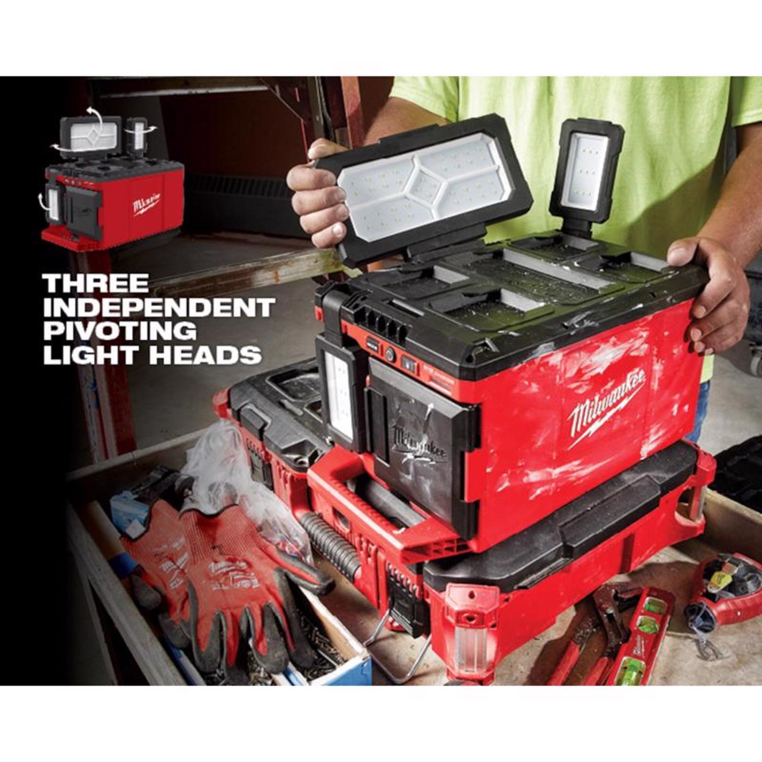 Milwaukee Packout 3000 lm LED Battery Handheld Work Light/Charger