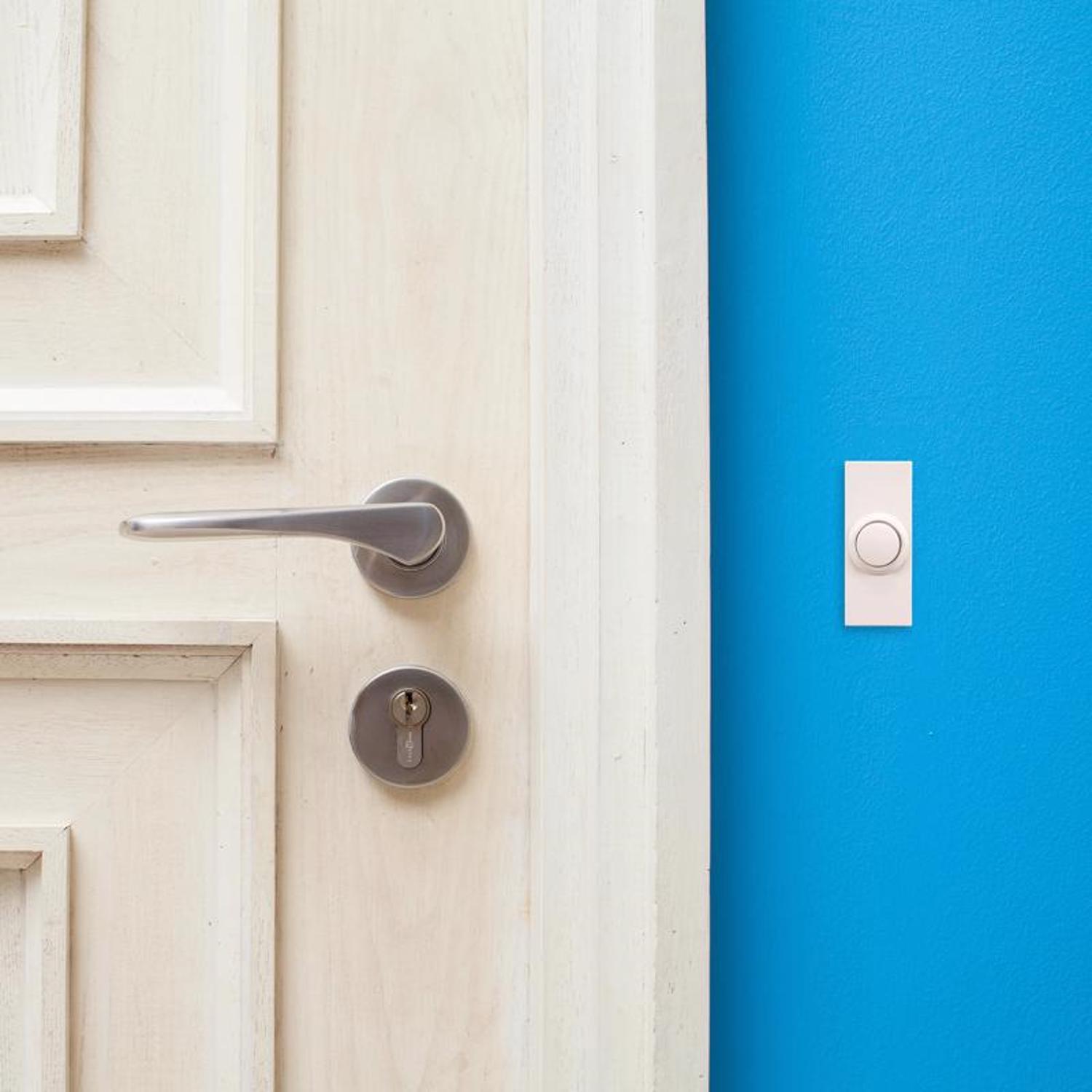 Heath Zenith White Plastic Wireless Pushbutton Doorbell