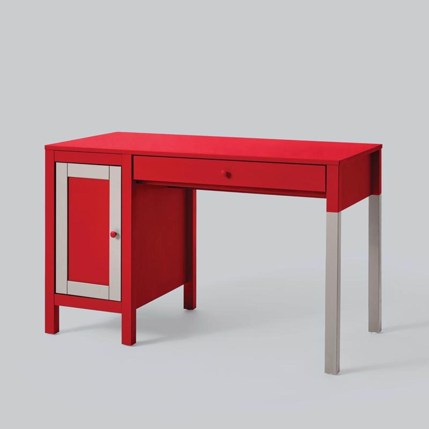 Rust-Oleum Painters Touch Ultra Cover Gloss Apple Red Water-Based Paint Exterior and Interior 1 qt