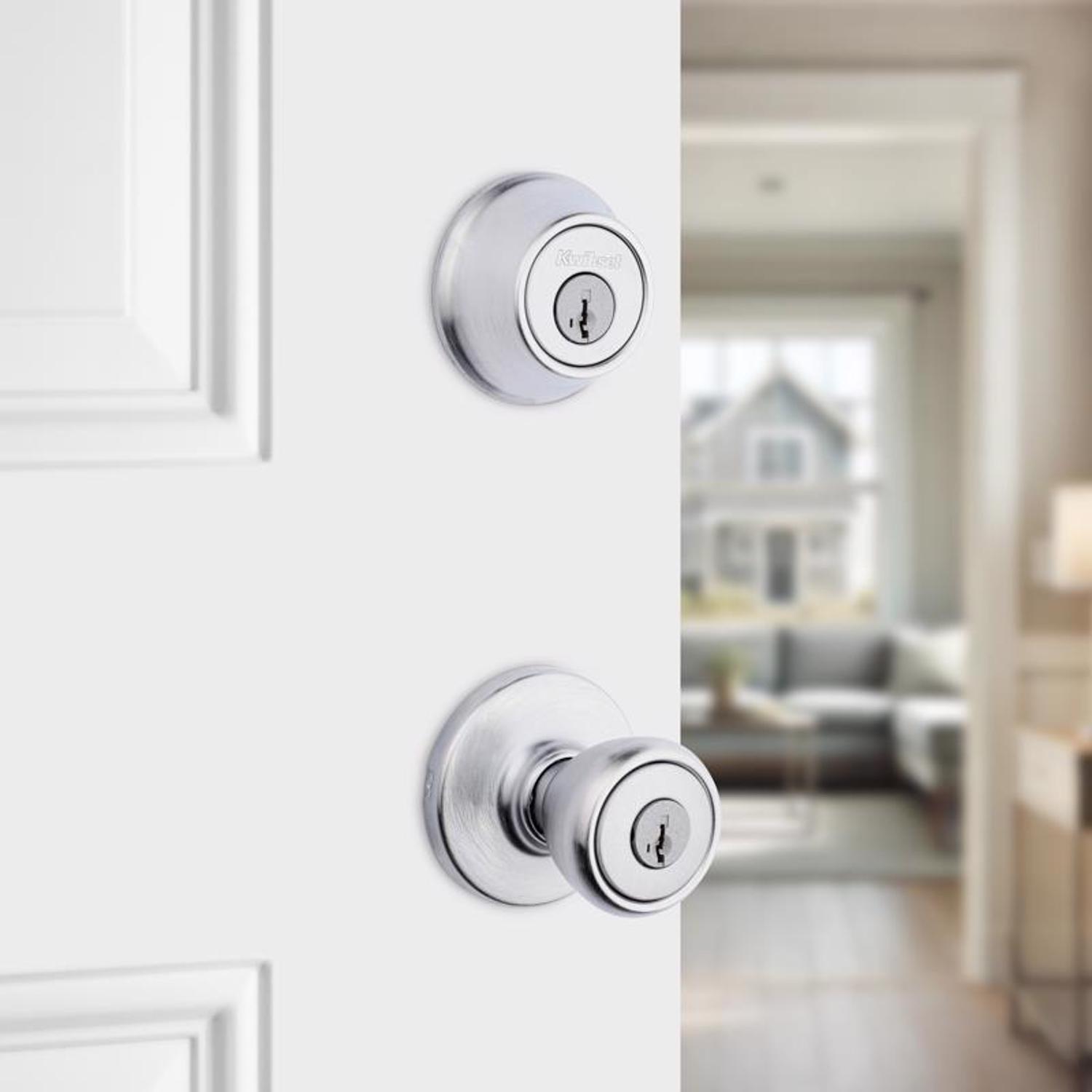 Kwikset Tylo Satin Chrome Deadbolt and Entry Door Knob 1-3/4 in.