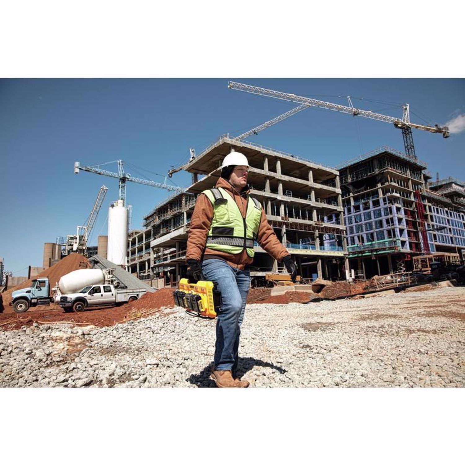 DeWalt 20V MAX DCB104 20 V Lithium-Ion 4-Port Fast Charger 1 pc