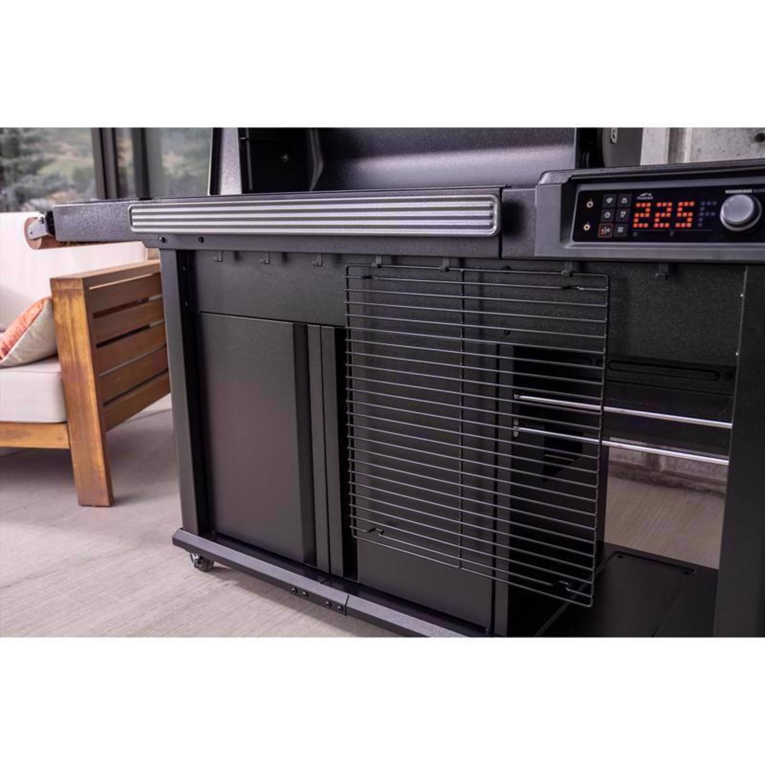 Traeger Woodridge Elite Wood Pellet WiFi Grill Black