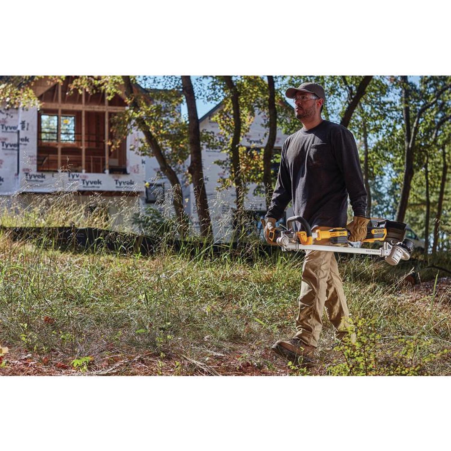 DeWalt 20V MAX DCST922P1 14 in. 20 V Battery String Trimmer Kit (Battery & Charger)