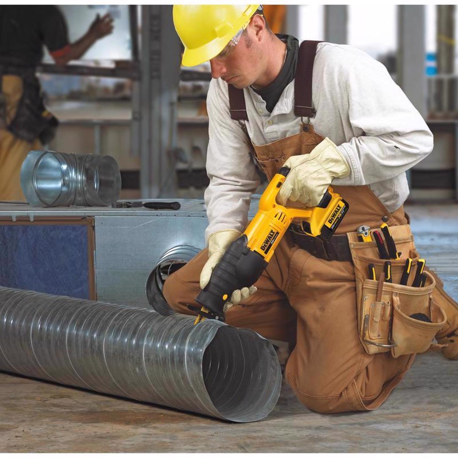 DeWalt 20V MAX Cordless Brushed Reciprocating Saw Kit (Battery & Charger)