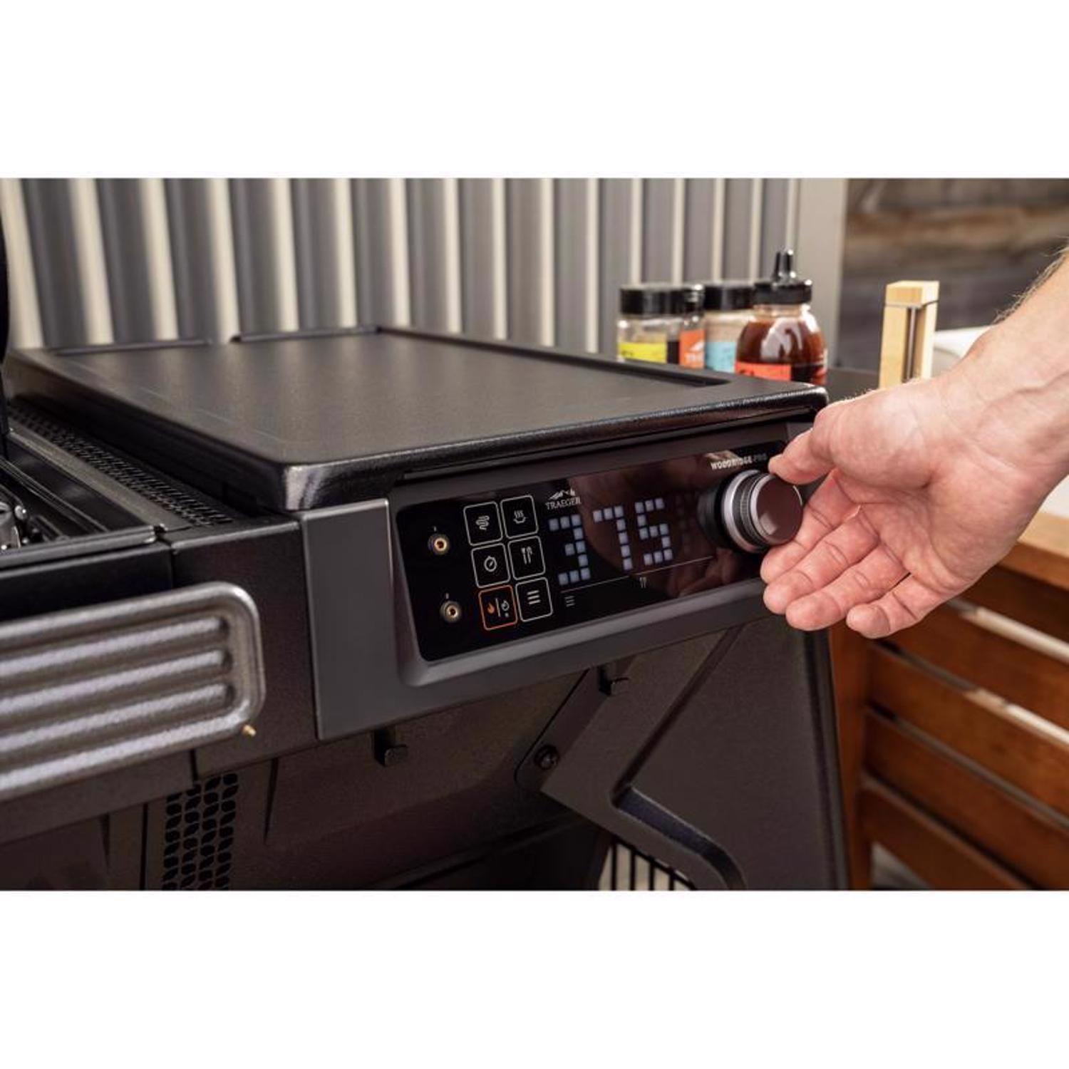 Traeger Woodridge Pro Wood Pellet WiFi Grill Black