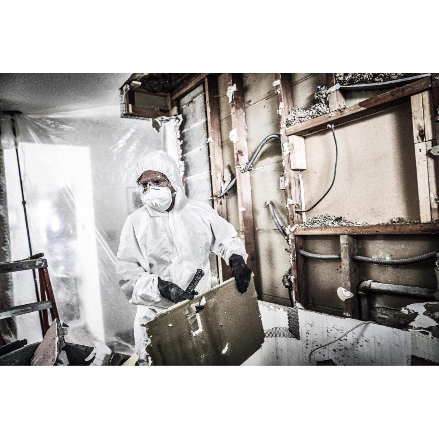 3M N100 Lead Paint Removal Disposable Respirator Valved White 1 pc