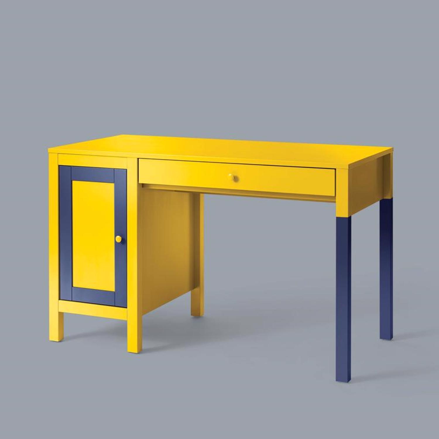 Rust-Oleum Painters Touch Ultra Cover Gloss Sun Yellow Water-Based Paint Exterior and Interior 8 oz