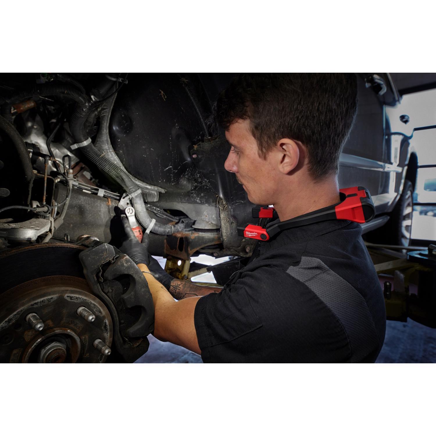 Milwaukee 400 lm Black/Red LED Neck Light