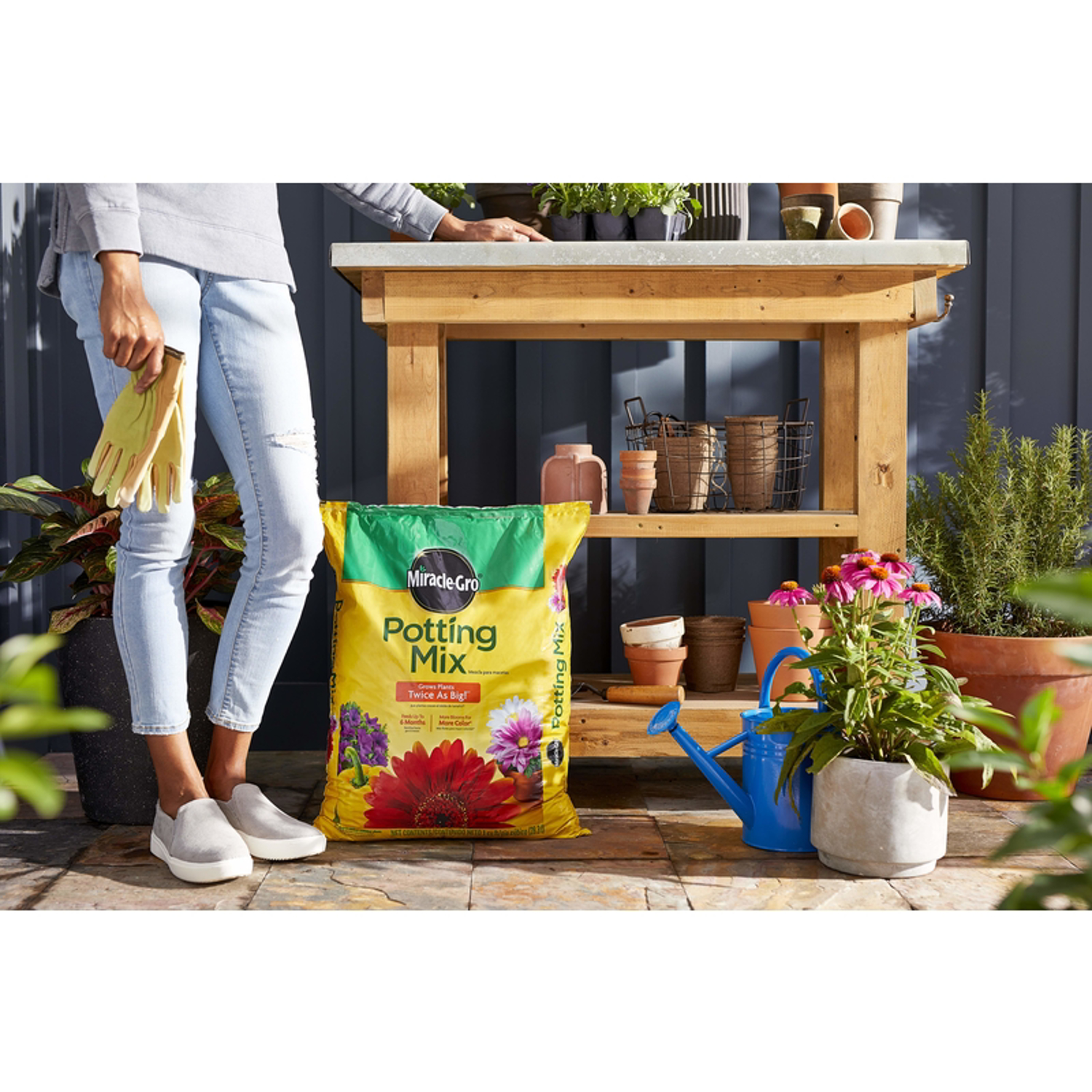 Miracle-Gro Flower and Plant Potting Mix 1 cu ft