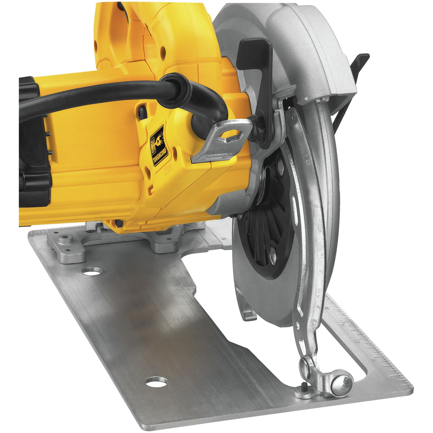 DeWalt 15 amps 7-1/4 in. Corded Lightweight Circular Saw