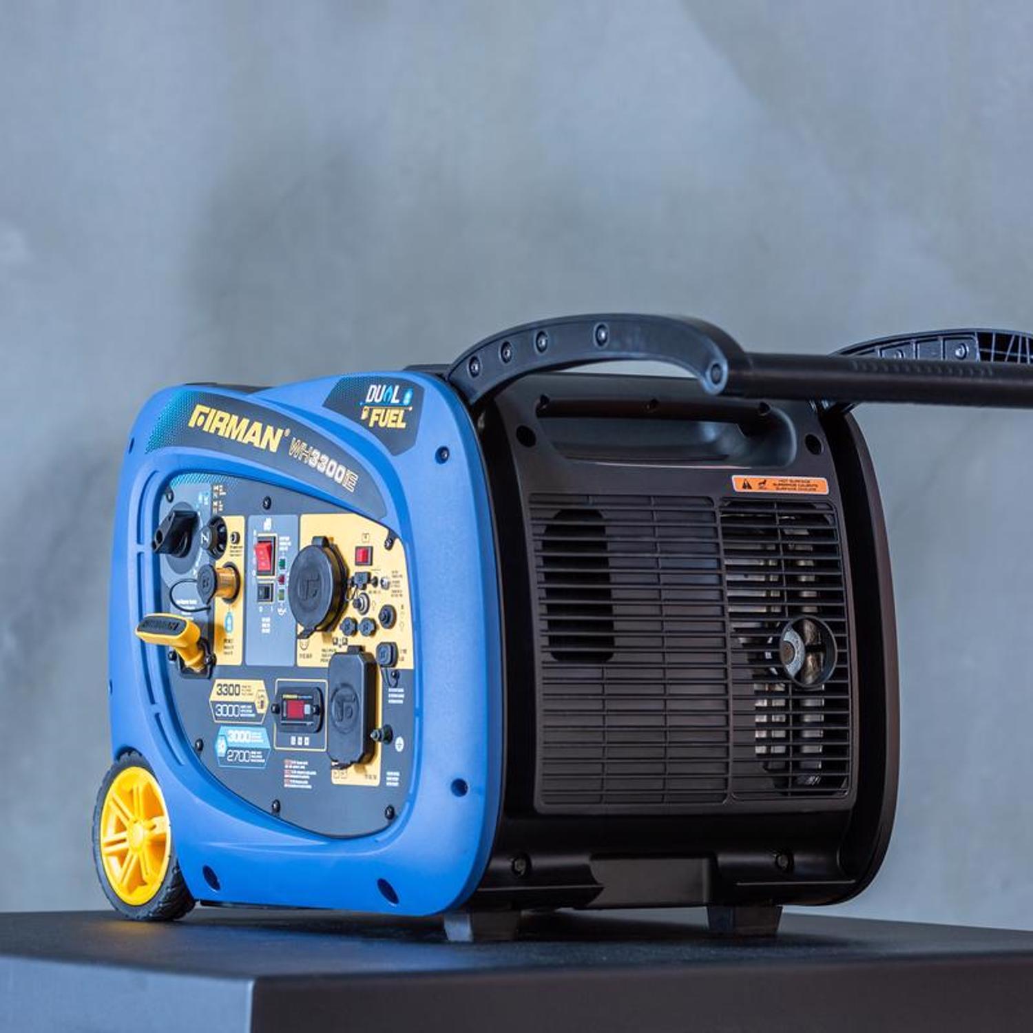 Firman Whisper Hybird Series 3000 W 120 V Gas/LP Portable Portable Generator 3000 W