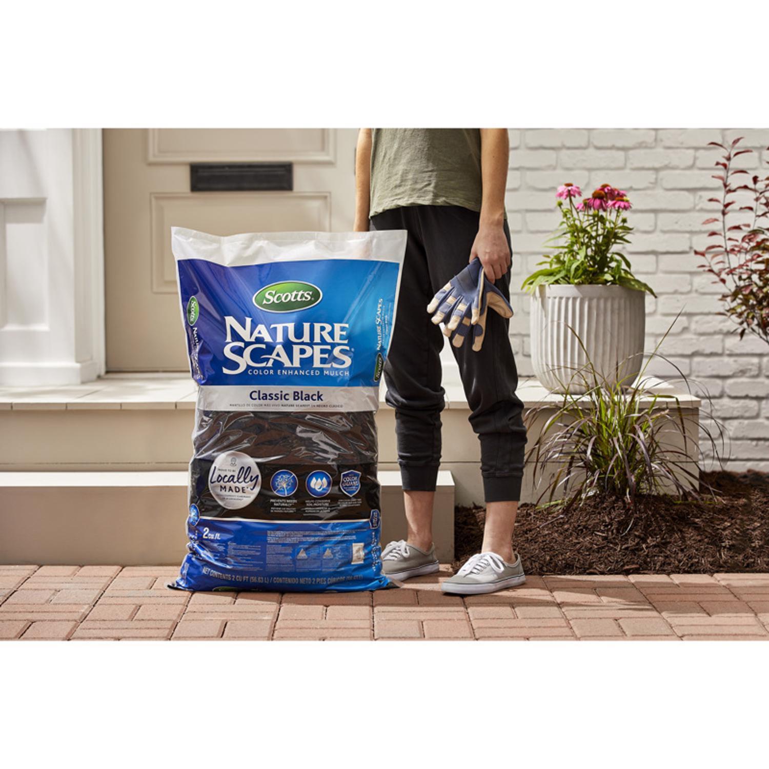 Scotts  Nature Scapes 2 cu. ft. Black Bark Color Enhanced Mulch