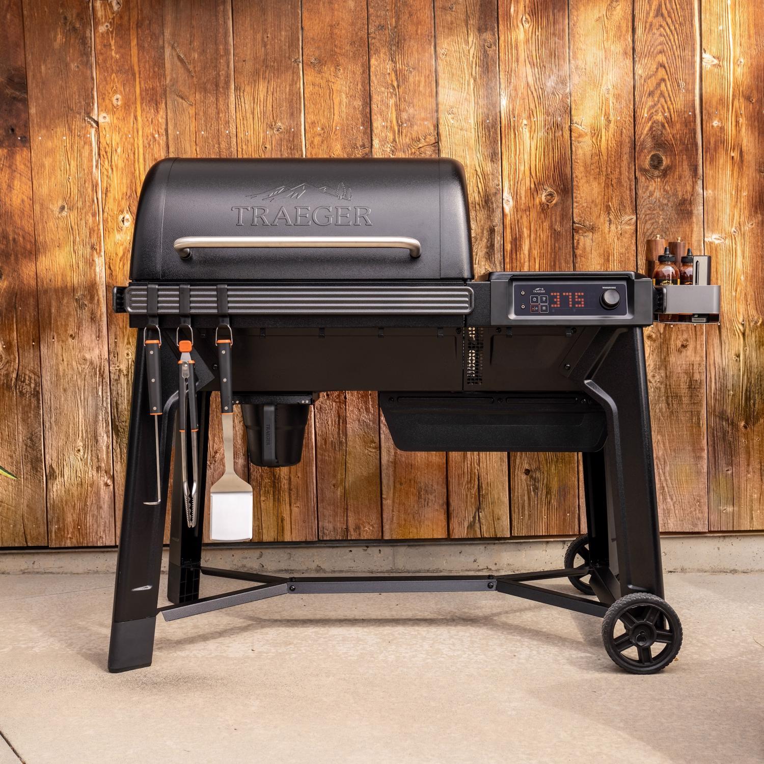 Traeger Woodridge Wood Pellet WiFi Grill Black