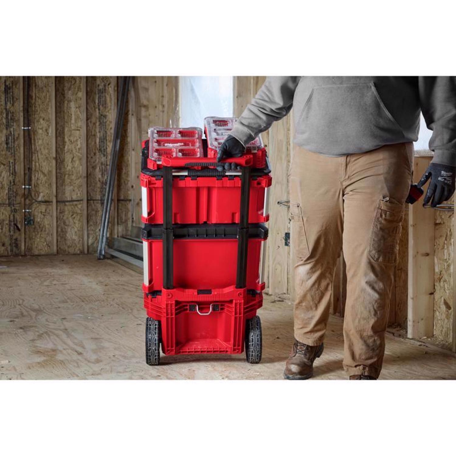 Milwaukee Packout 18.6 in. Rolling Tool Box Black/Red