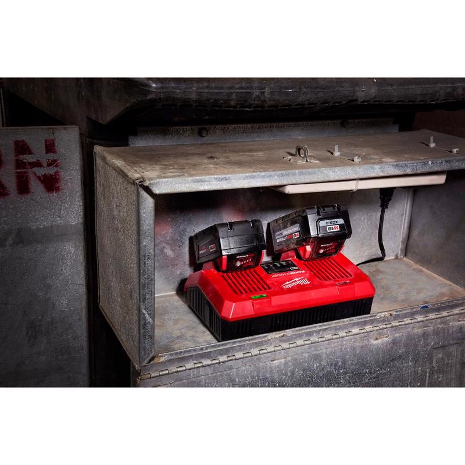 Milwaukee M18 18 V Simultaneous Rapid Dual Battery Charger 1 pc