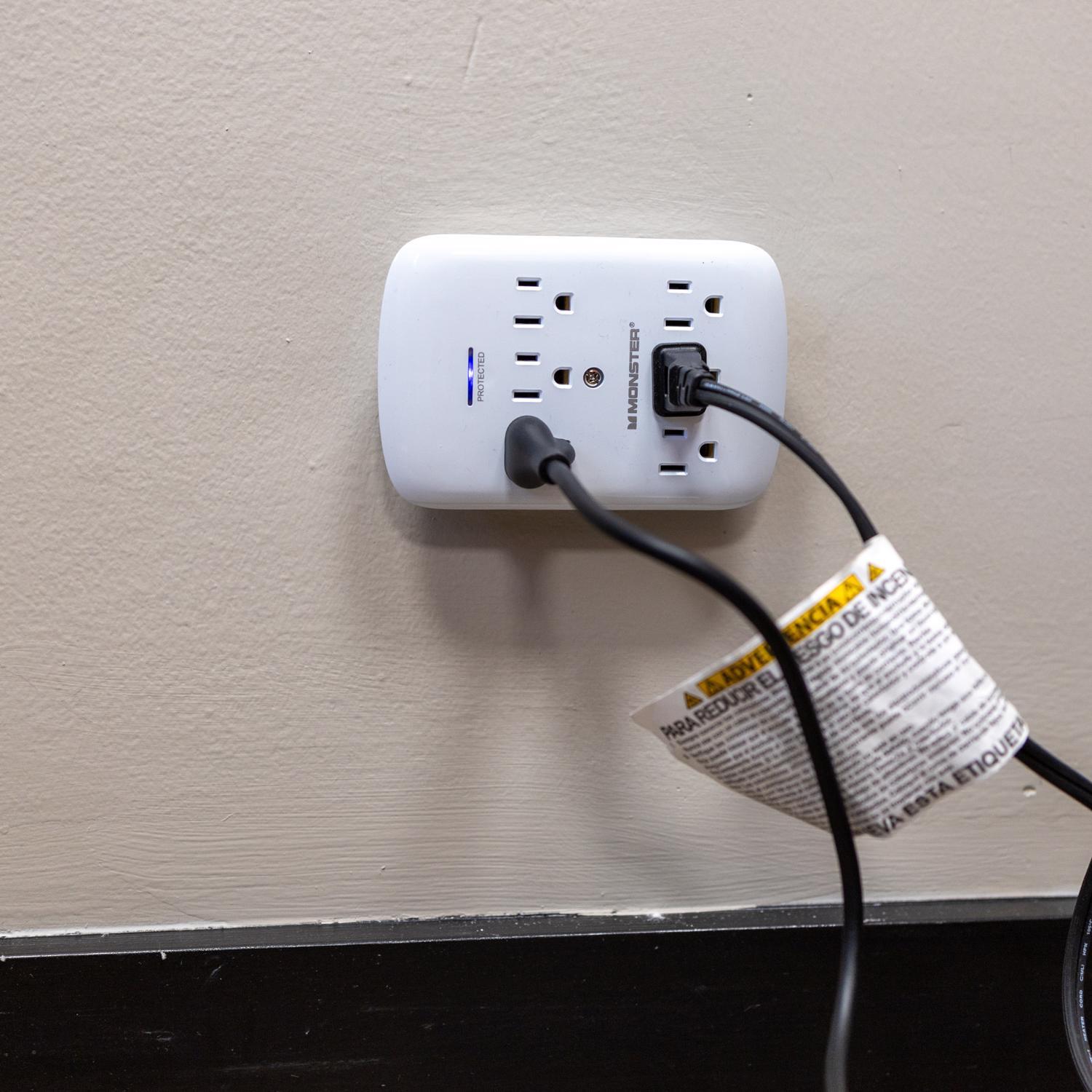 Monster Just Power it Up 0 ft. L 6 outlets Wall Tap Surge Protector White 1200 J