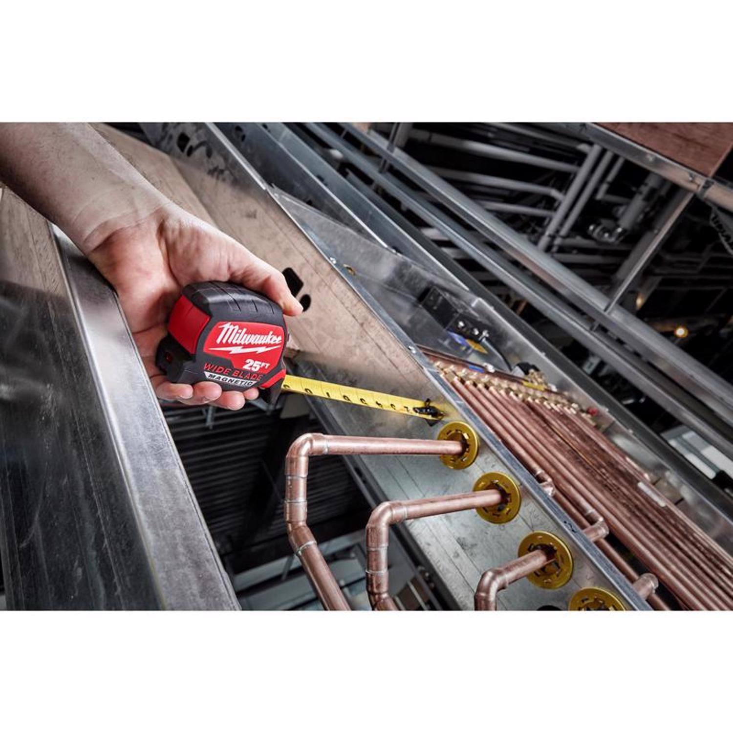 Milwaukee 25 ft. L X 2.35 in. W Magnetic Tape Measure 1 pk
